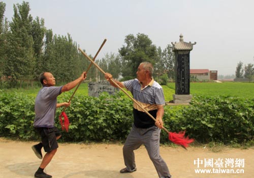 臺(tái)灣梅花拳推展協(xié)會(huì)到河南安陽進(jìn)行武術(shù)交流，雙方切磋技藝