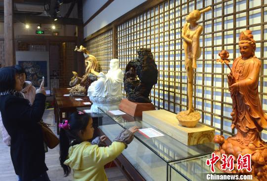 閩臺聯(lián)袂舉辦首屆海峽兩岸雕刻藝術(shù)大賽決賽作品展