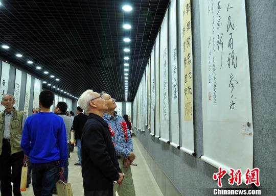 “兩岸詔安當(dāng)代臺(tái)緣書畫家作品展”揭幕吳伯雄題詞