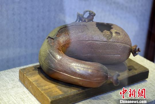 “匠心獨(dú)韻——閩臺(tái)工藝美術(shù)交流展”展品?！蚊?攝