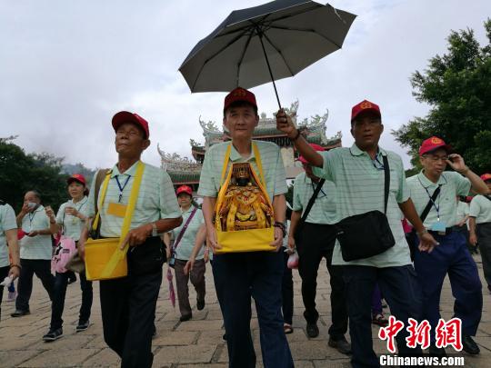 臺(tái)灣苗栗百餘名信眾赴“媽祖故里”湄洲島謁祖進(jìn)香