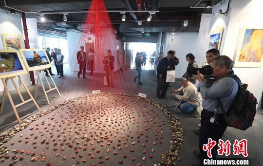 兩岸老攝影家攝影展：展“一脈相承”奇特地貌景觀