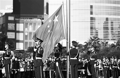 粵港澳千人升旗迎澳門回歸15週年