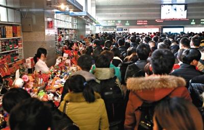 春運(yùn)進(jìn)入節(jié)前返程高峰 大年初二增發(fā)車次可購票