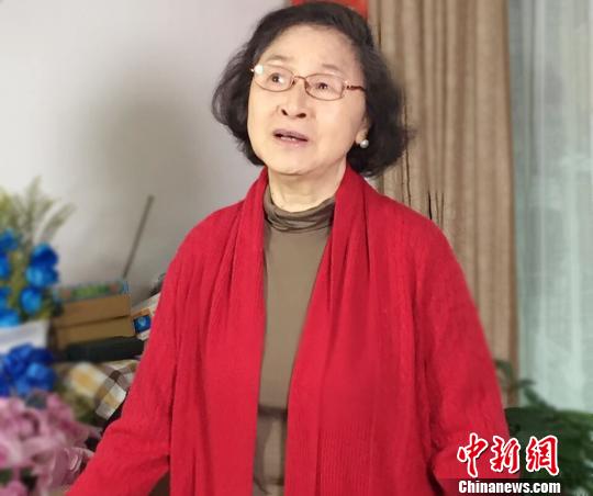 75歲的“中國好聲音”：一人飾多角幕後塑經(jīng)典