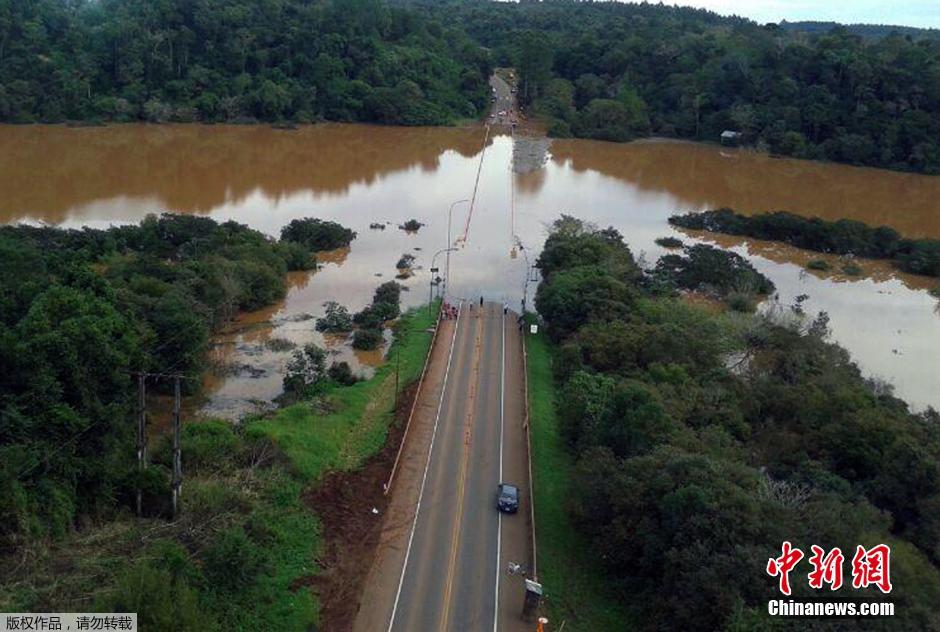 阿根廷伊瓜蘇瀑布爆發(fā)特大山洪 多條道路中斷