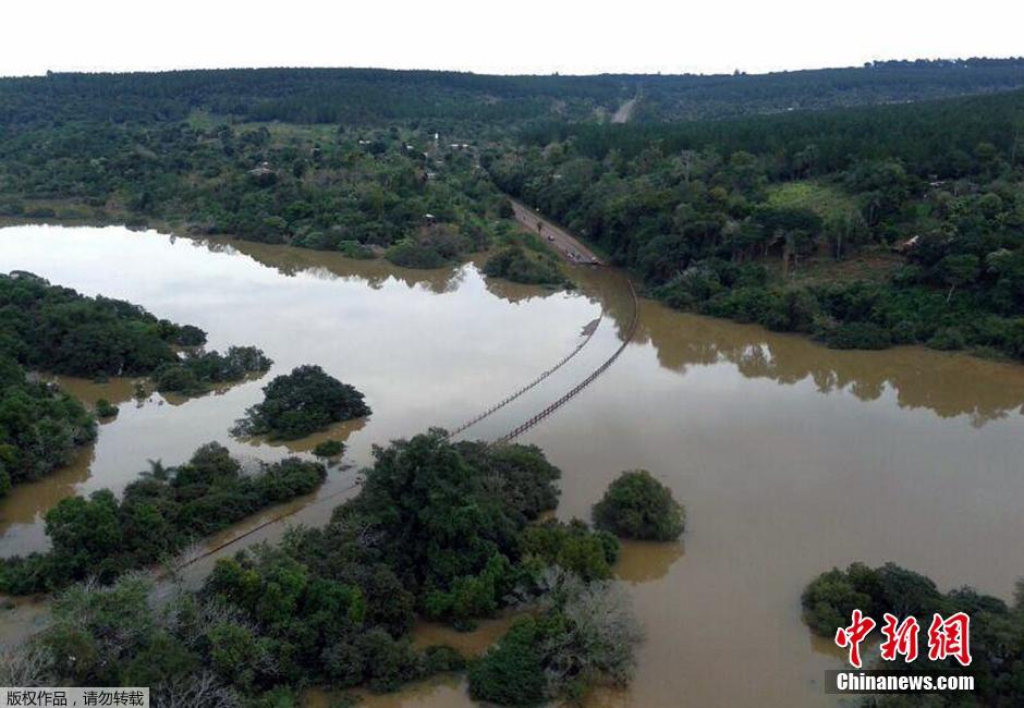 阿根廷伊瓜蘇瀑布爆發(fā)特大山洪 多條道路中斷