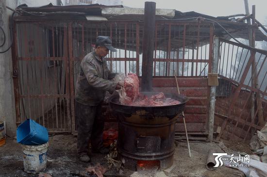 狼群一年的伙食費(fèi)大概近100萬(wàn)元。