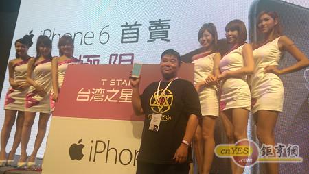 排15小時(shí)搶到iPhone6臺灣首位買主：終於等到你