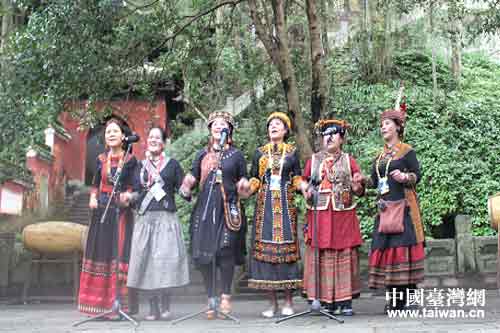 兩地少數(shù)民族歌舞交流匯演