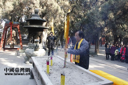 臺(tái)灣青年學(xué)生赴陜西黃帝陵尋根祭祖