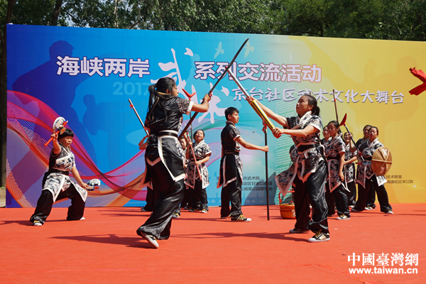 臺灣實踐大學(xué)同學(xué)們帶來宋江陣表演