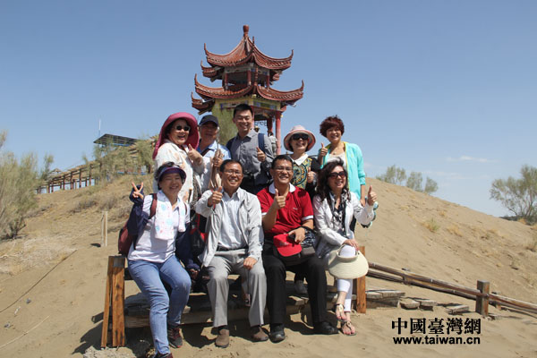 “踩沙路 吃蜜瓜”臺(tái)灣中南部基層農(nóng)會(huì)團(tuán)首次走進(jìn)新疆