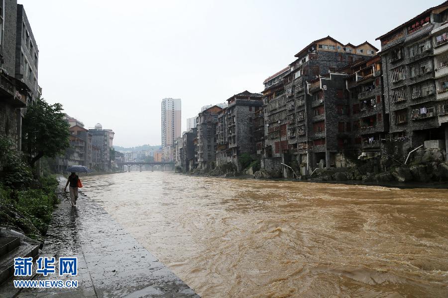 南方遭遇強降雨 中央氣象臺繼續(xù)發(fā)佈暴雨黃色預警