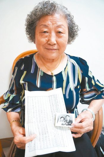 1封家書(shū)跨海尋親72歲老婦赴臺(tái)到亡父墳前上香