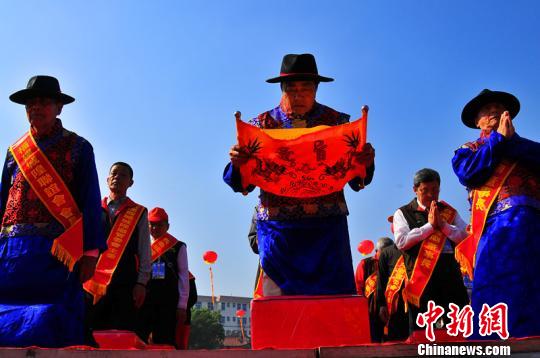 祭、陪祭與各公廟代表虔誠(chéng)祭拜