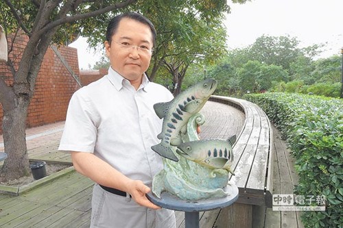 臺媒曝馬英九伴手禮“臺灣藍(lán)鵲”出自47歲陶藝家