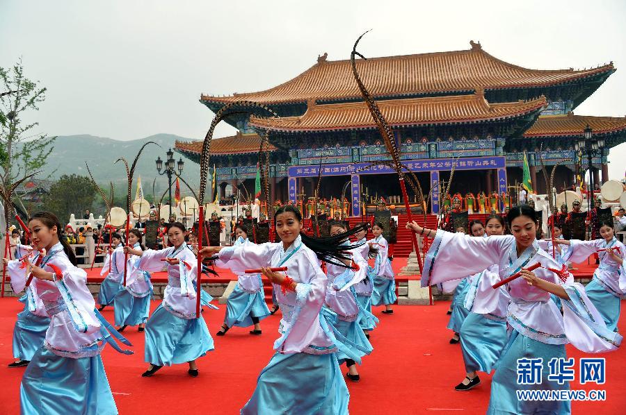 山東沂山舉行傳統(tǒng)祭山儀式