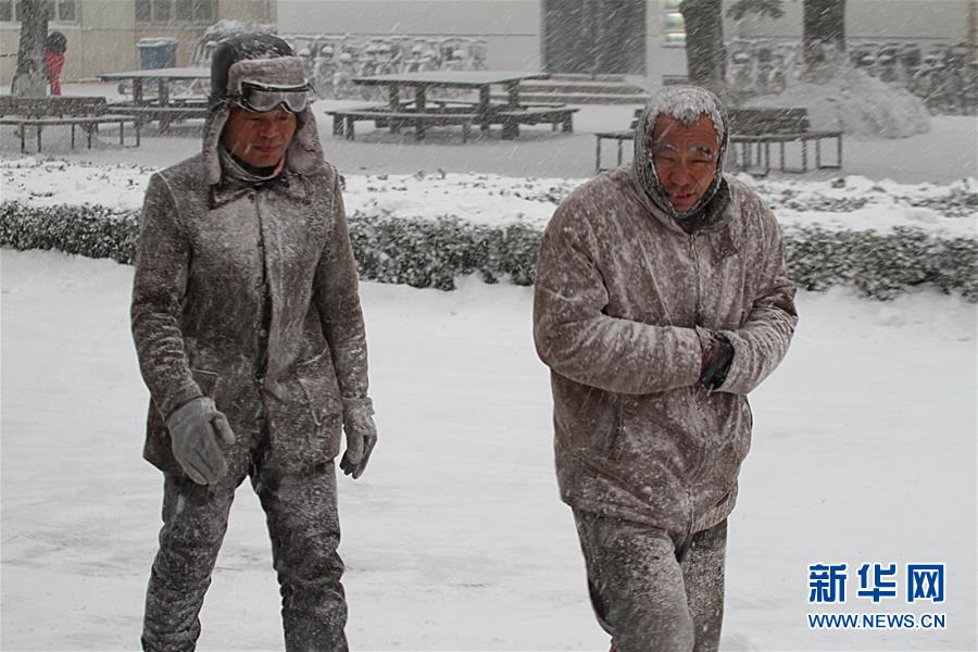 #（生態(tài)）（1）山東煙臺(tái)遭遇暴雪襲擊