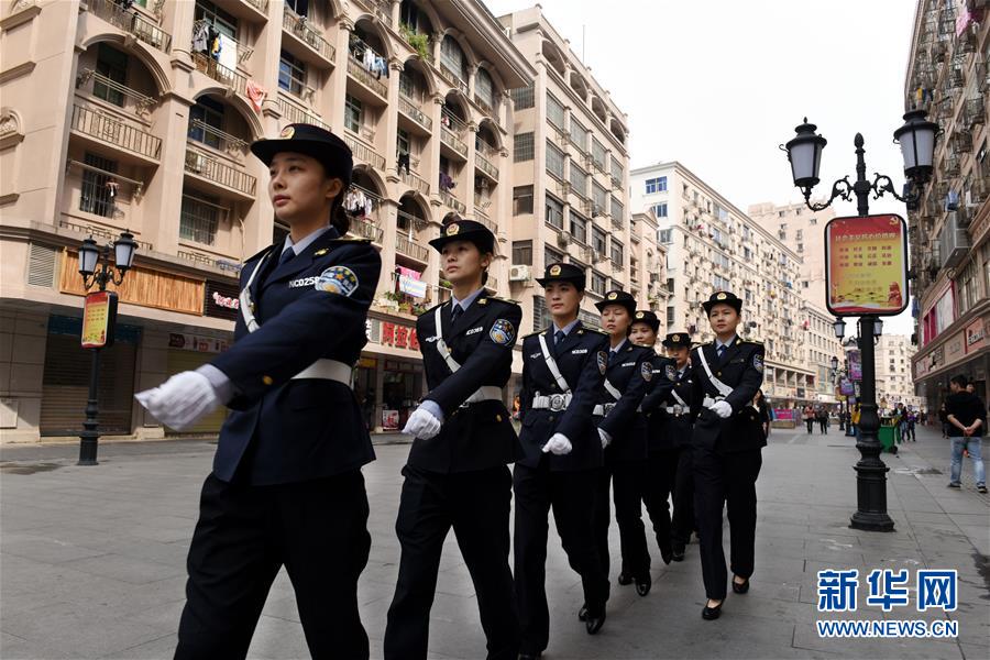 女子執(zhí)法中隊(duì)帥氣巡邏