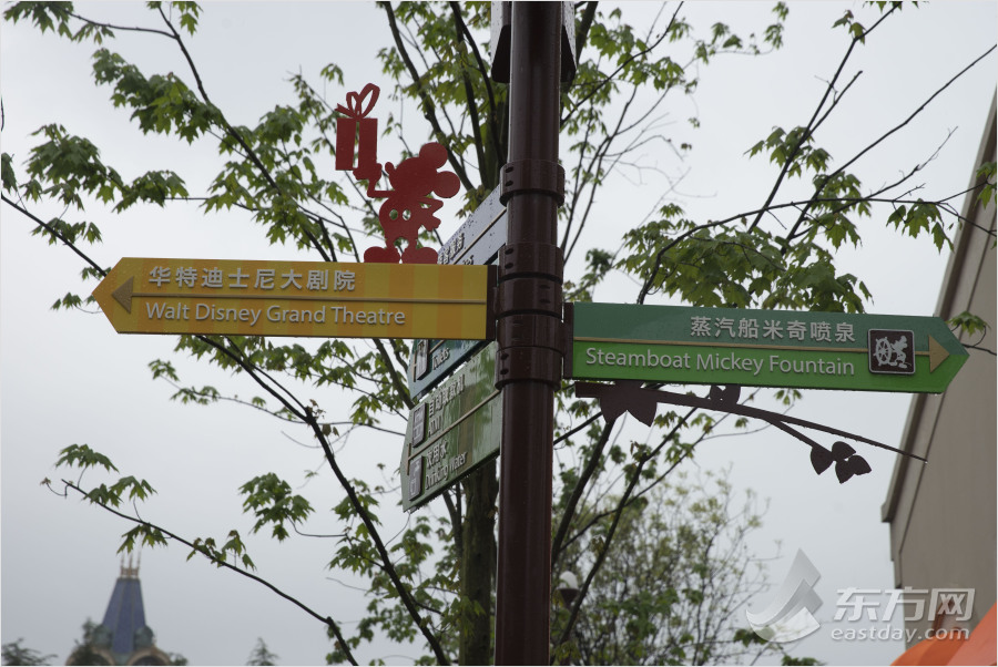 迪士尼小鎮(zhèn)開放　市民冒雨探營嘗鮮