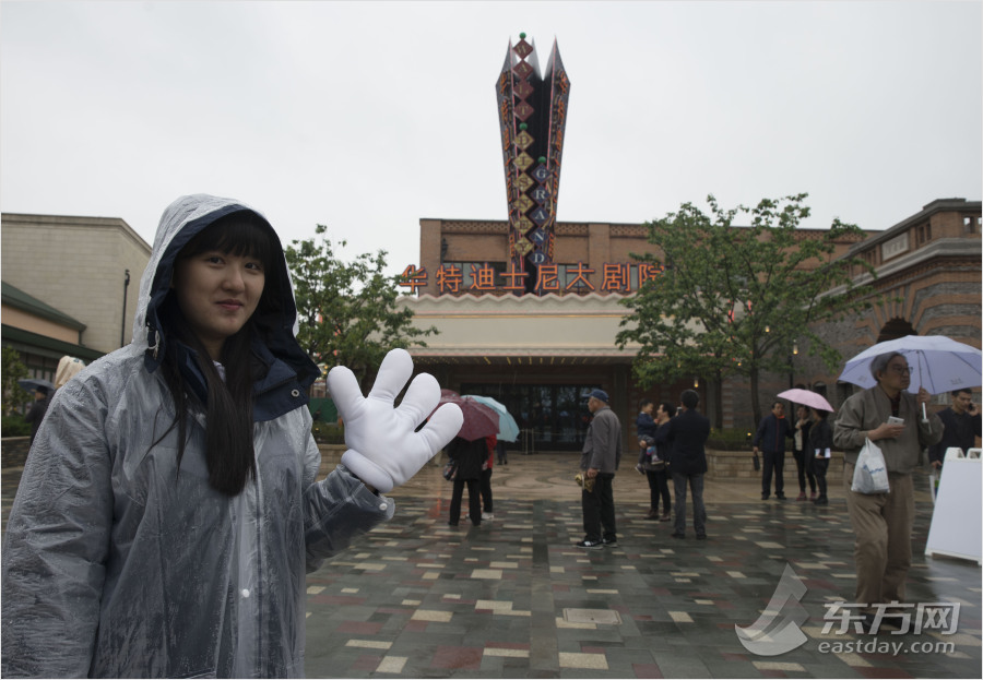 迪士尼小鎮(zhèn)開放　市民冒雨探營嘗鮮