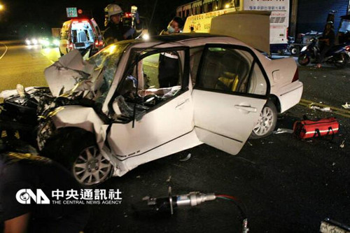 臺(tái)灣一陸客團(tuán)遊覽車與小客車相撞3名陸客擦傷