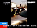 河南鄭州：寶馬女司機(jī)車頂交警疾馳千米