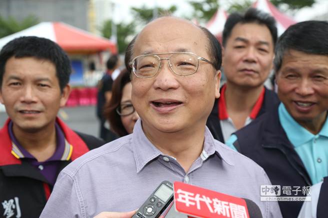 面對(duì)民調(diào)一路落後，臺(tái)中市長胡志強(qiáng)表示，民調(diào)充斥變質(zhì)，已經(jīng)影響選情。（圖片來源：臺(tái)灣中時(shí)電子報(bào)）