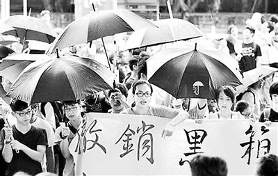 民進(jìn)黨首度承認(rèn)資助學(xué)生“反課綱”網(wǎng)友嗆翻天