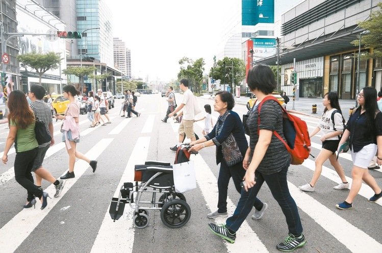 各縣市一面倒反對 柯文哲颱風(fēng)假補(bǔ)班課提議一日夭折