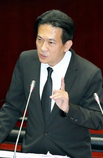 “綠委”瘋狂拼業(yè)績 就任不到2月猛提42案