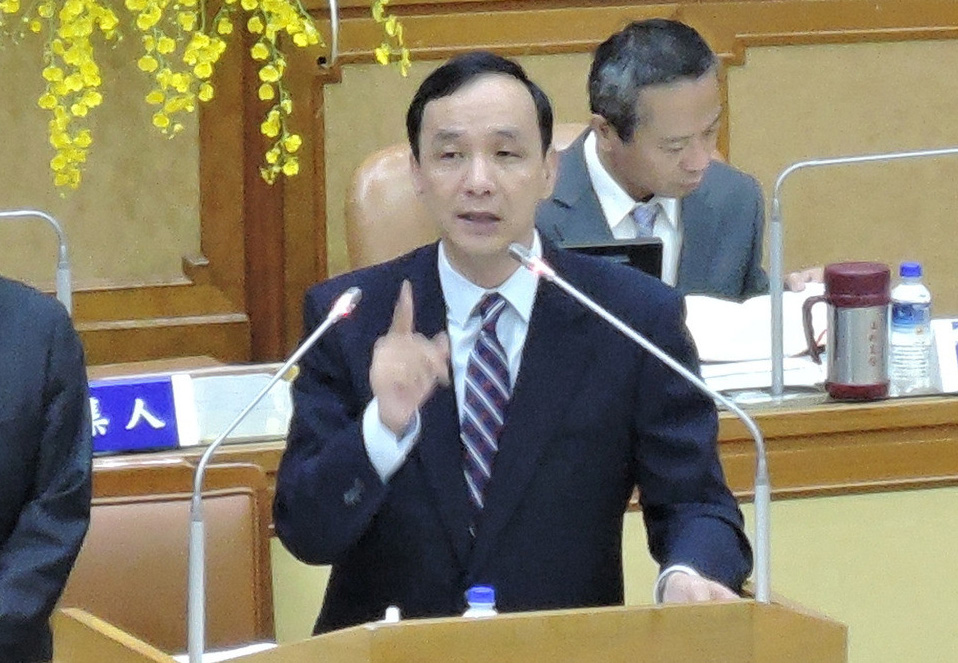 藍營議員吁朱立倫再選國民黨主席，並展現(xiàn)政治立場，朱立倫表示，最好的政治，就是市政工作