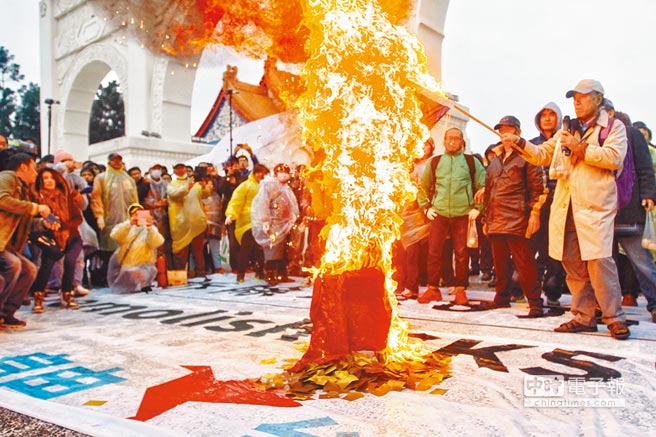 臺灣“228事件”70週年 “統(tǒng)派”與“獨派”大打出手