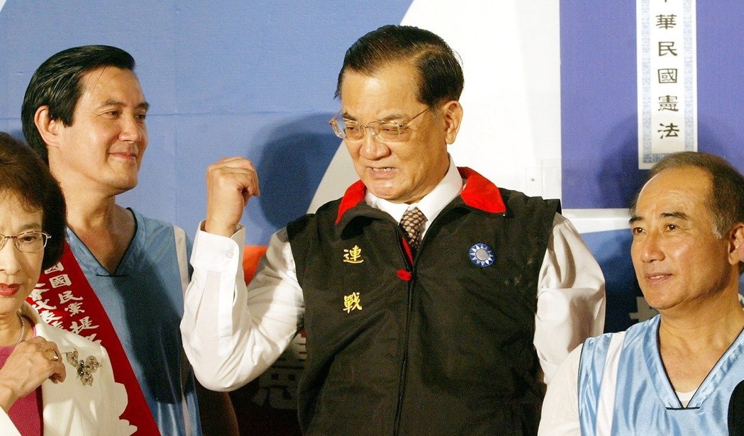 　　2005年國(guó)民黨主席選舉，由當(dāng)時(shí)的臺(tái)北市長(zhǎng)馬英九（左）對(duì)上立法院長(zhǎng)王金平（右）。