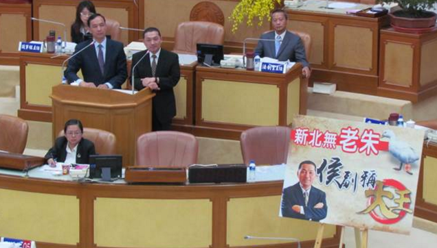 到底選不選新北市長？侯友宜霸氣回應(yīng)民進黨議員逼問