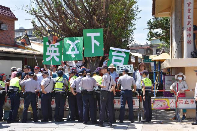 因抗議行動蔡英文頻取消行程　葉毓蘭諷：乾脆在家吹冷氣抱想想