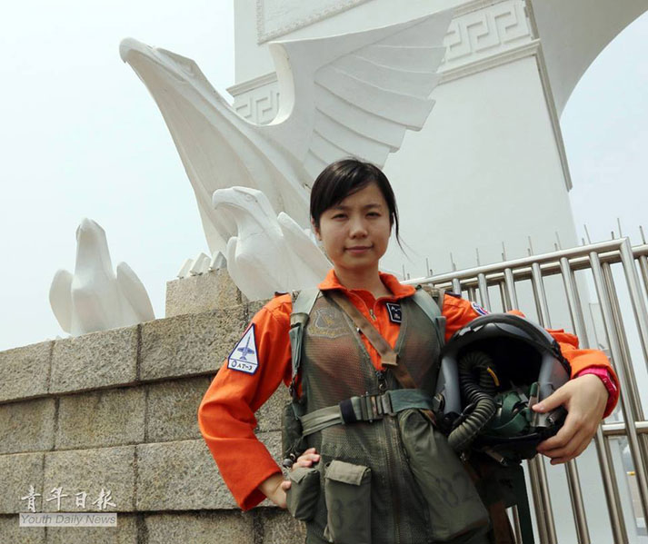 臺軍史上即將誕生的首位主力戰(zhàn)機女飛行員，便裝外形靚麗，宛如鄰家少女一般