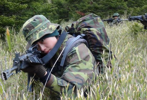 臺軍亮點不斷女官兵現(xiàn)身影 巾幗不讓鬚眉