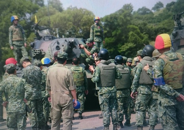 臺(tái)陸軍戰(zhàn)車射擊時(shí)炮管不明原因斷裂 1士兵不適就醫(yī)