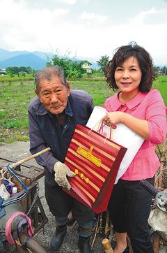 失散一甲子102歲臺(tái)灣老兵欲尋大陸親人（圖）