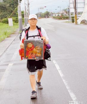 徒步環(huán)島洗滌心靈臺灣半盲青年重獲新生（圖）