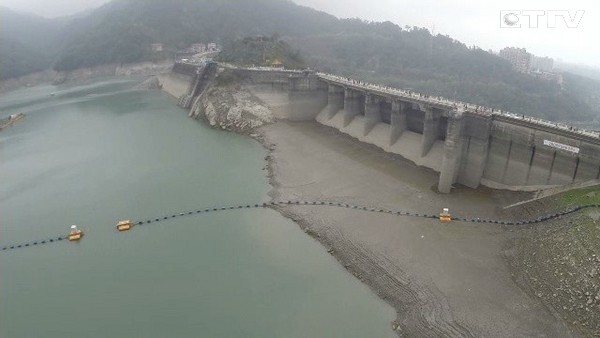 　　天降甘霖，但石門水庫集水區(qū)雨勢(shì)不大。（圖片來源：東森新聞）