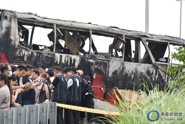 火燒車濃煙阻礙視線? 檢方:安全門上壓克力板沒拿開