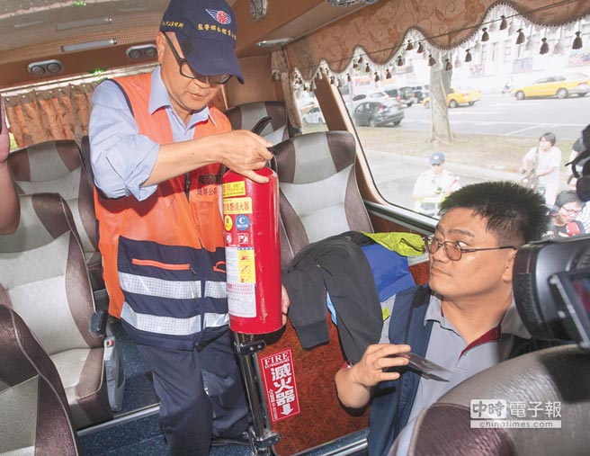 臺火燒車事故敲警鐘 200人檢查組展開攔檢