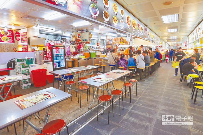 陸客來臺人數(shù)銳減，士林夜市用餐時間店家冷清