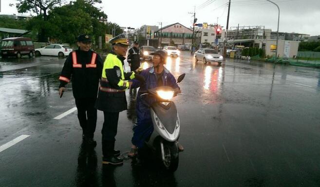 臺(tái)灣臺(tái)南暴雨達(dá)300毫米 多處積水引民眾怨聲載道