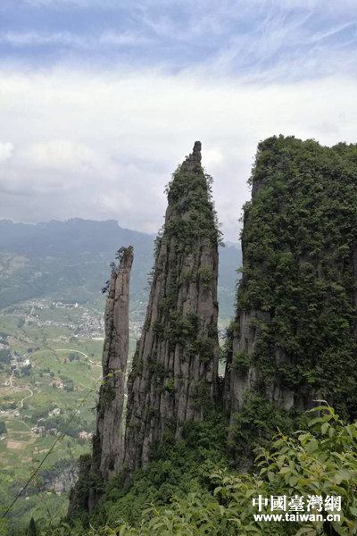 湖北媒體行活動采風團走進恩施 見證最美大峽谷