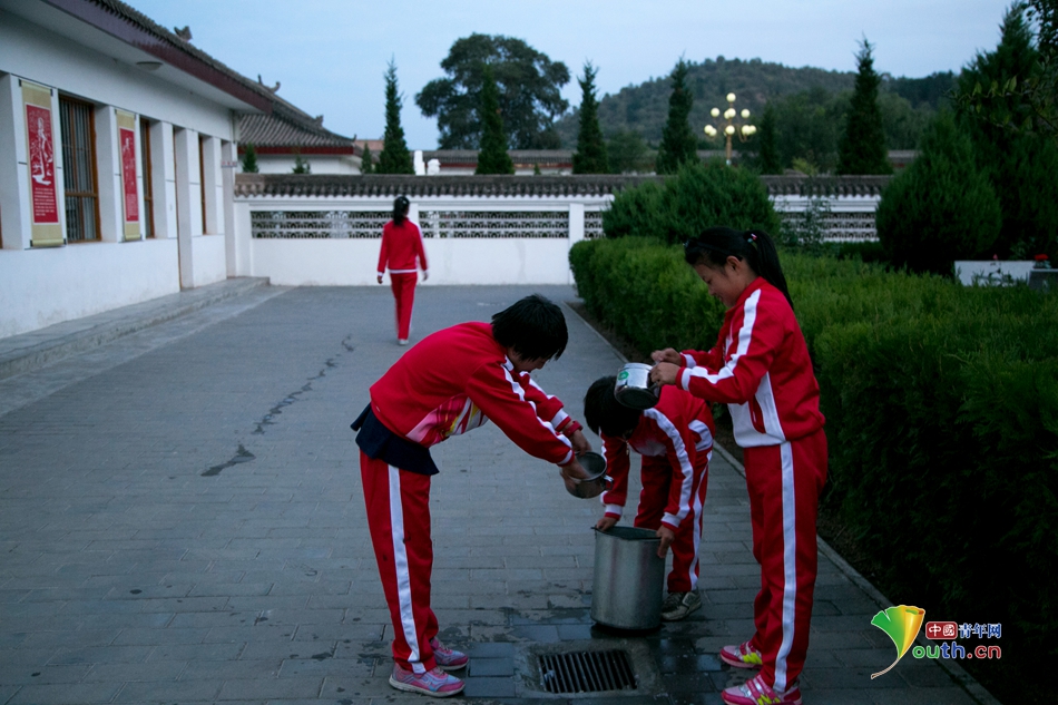 【網(wǎng)路媒體走轉改】恰同學少年：群山掩不住紅軍小學的朗朗書聲