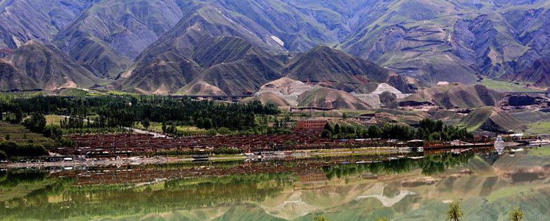 德吉村村民住在景區(qū)裏吃上“旅遊飯”